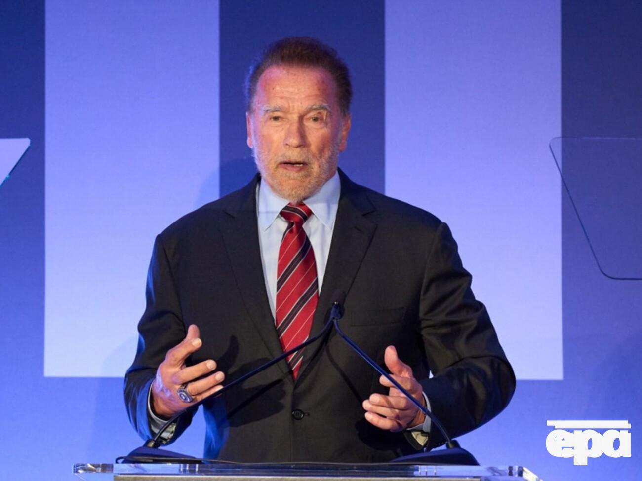 17 січня Шварценеггер провів приблизно три години на митниці в аеропорту Мюнхена. Проблеми виникли через годинник