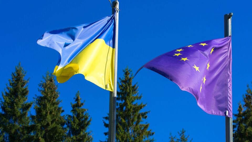 Процес подолання вето Угорщини на допомогу ЄС Україні триває, є позитивна динаміка, говорить посол
