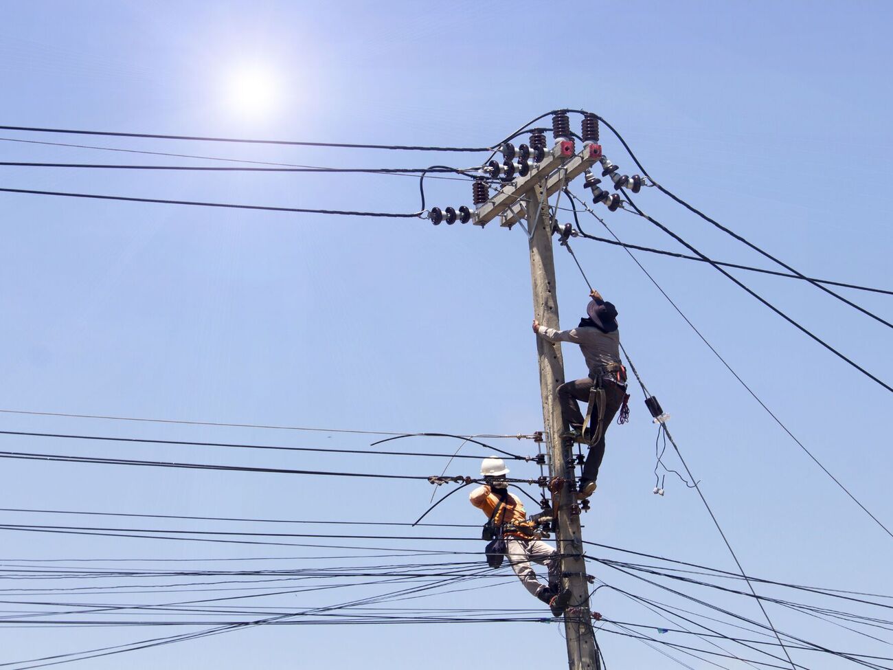 За словами Лисака, фахівці вже відновили енергопостачання