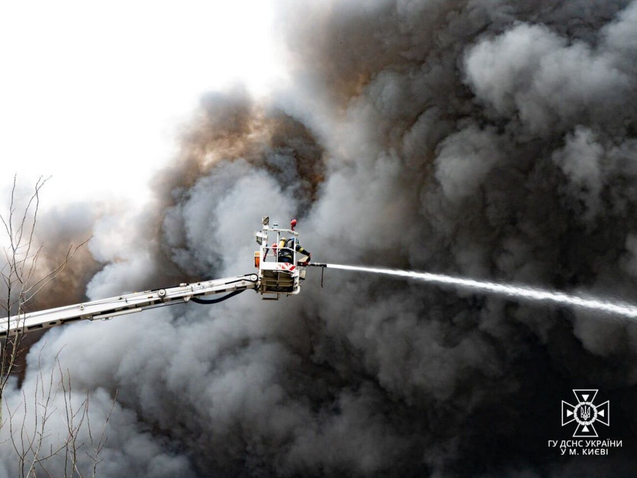 Оккупанты попали по гражданской инфраструктуре Киева, но заявляют о якобы поражении подземного бункера с командованием ВСУ