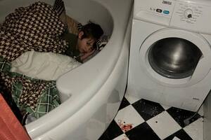 Під час вибуху хлопчик сховався у ванній