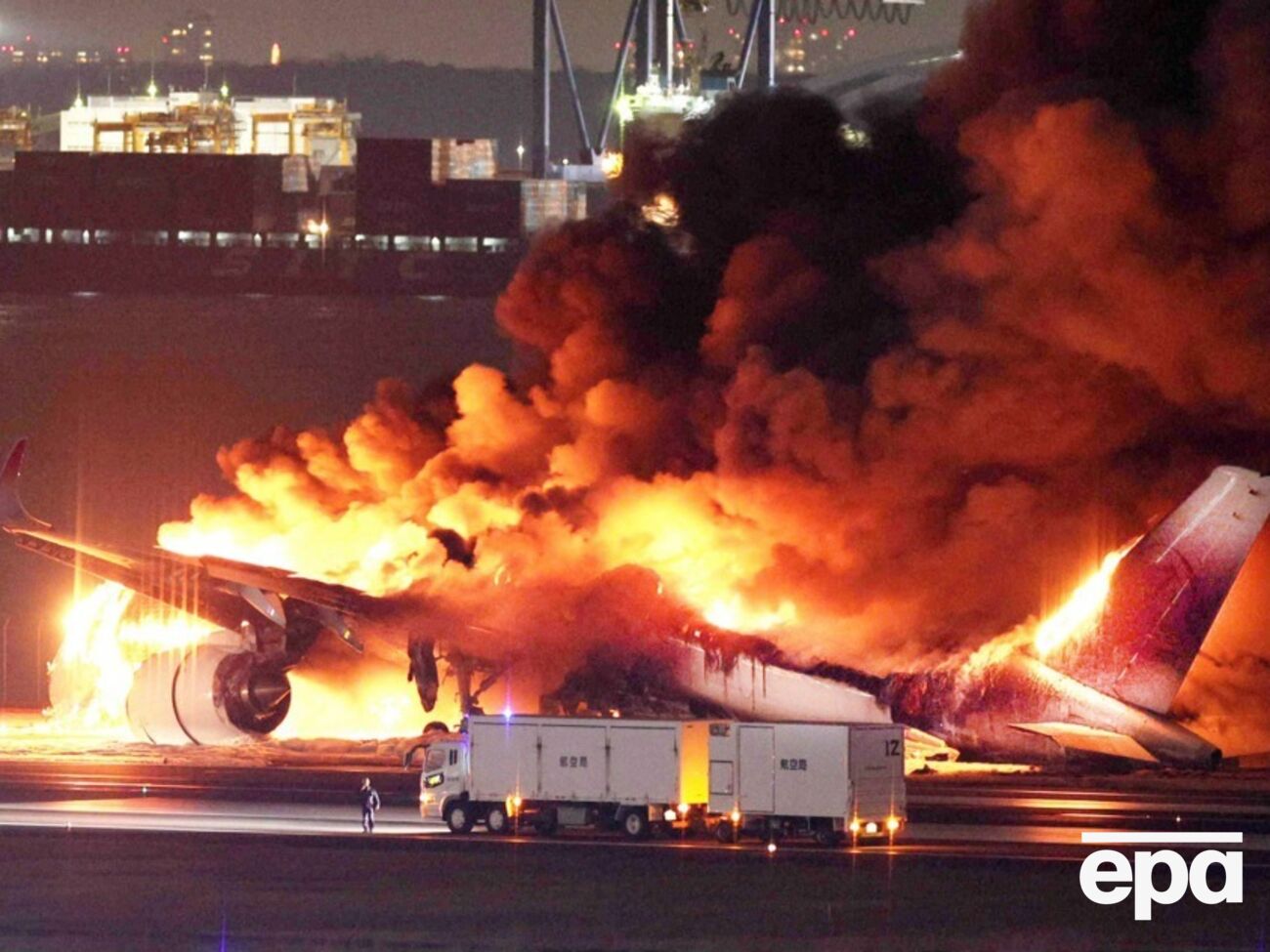 Airbus А350 в результате столкновения в аэропорту Ханэда (Токио) выгорел полностью