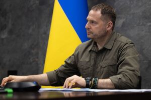 Уряд і Генштаб працюють над реалістичною військовою стратегією України, зазначив Єрмак