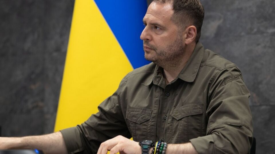 Уряд і Генштаб працюють над реалістичною військовою стратегією України, зазначив Єрмак