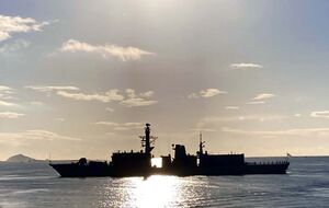 По данным командующего операциями ВМС Великобритании, в результате столкновени никто не пострадал