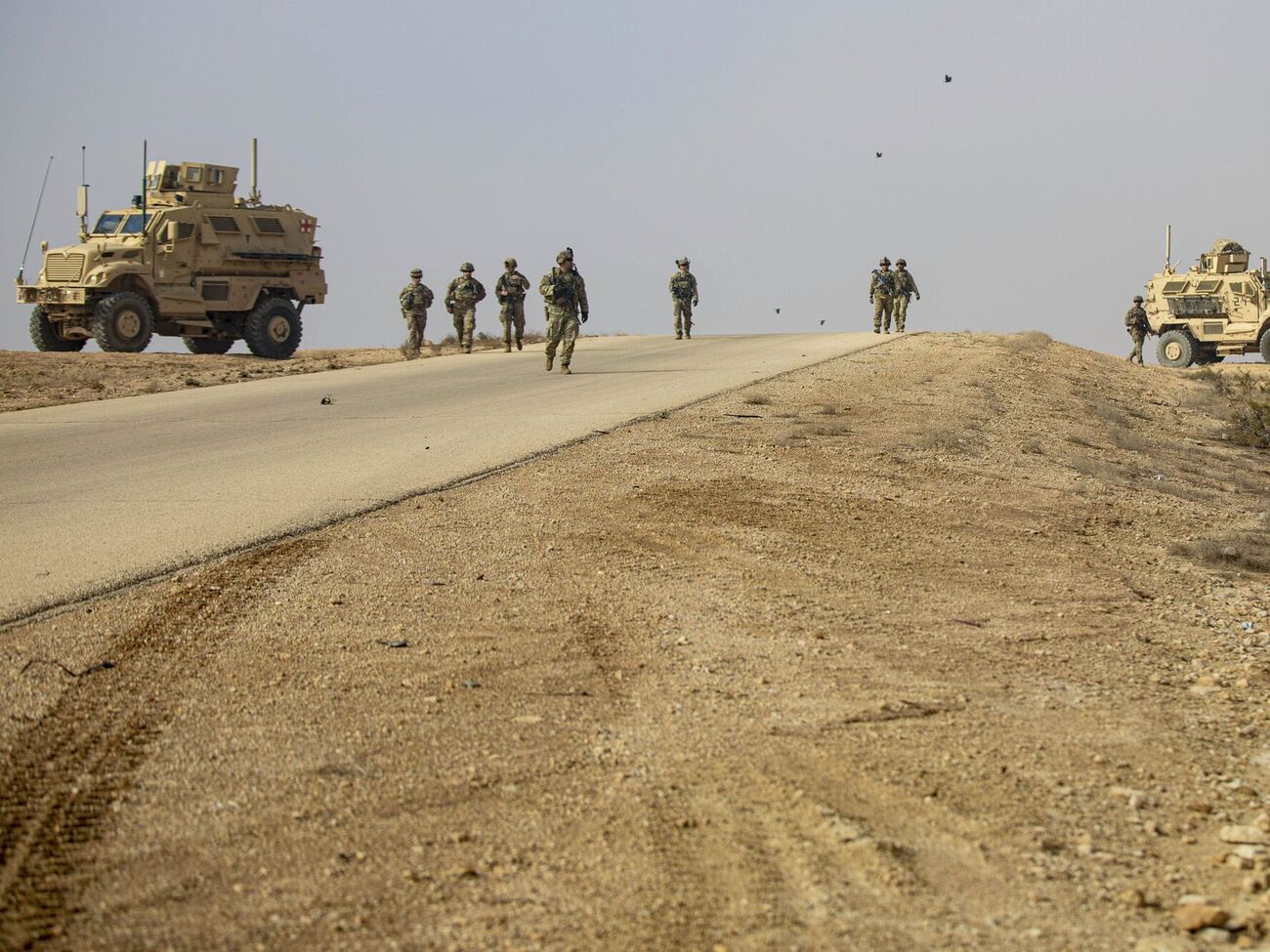 Із 7 жовтня 2023 року військові США та коаліції зазнали ракетних і дронових атак в Іраку й Сирії понад 143 рази, зазначили ЗМІ