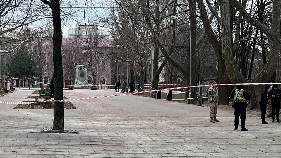 На місці працюють поліцейські територіального підрозділу поліції, управління карного розшуку, патрульні поліцейські та криміналісти