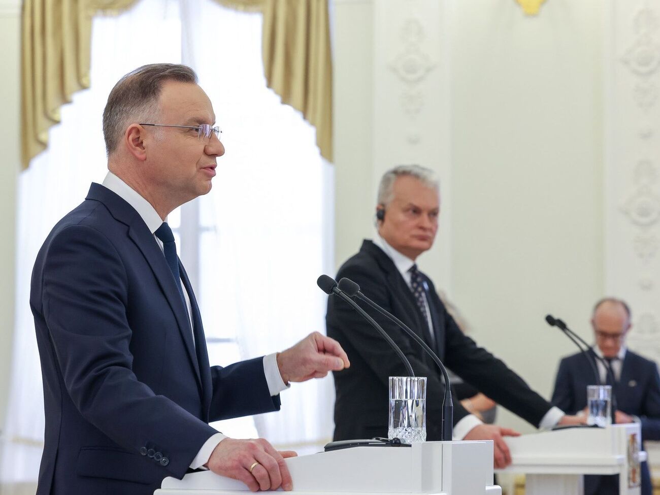 Дуда и Науседа обсудили помощь Украине