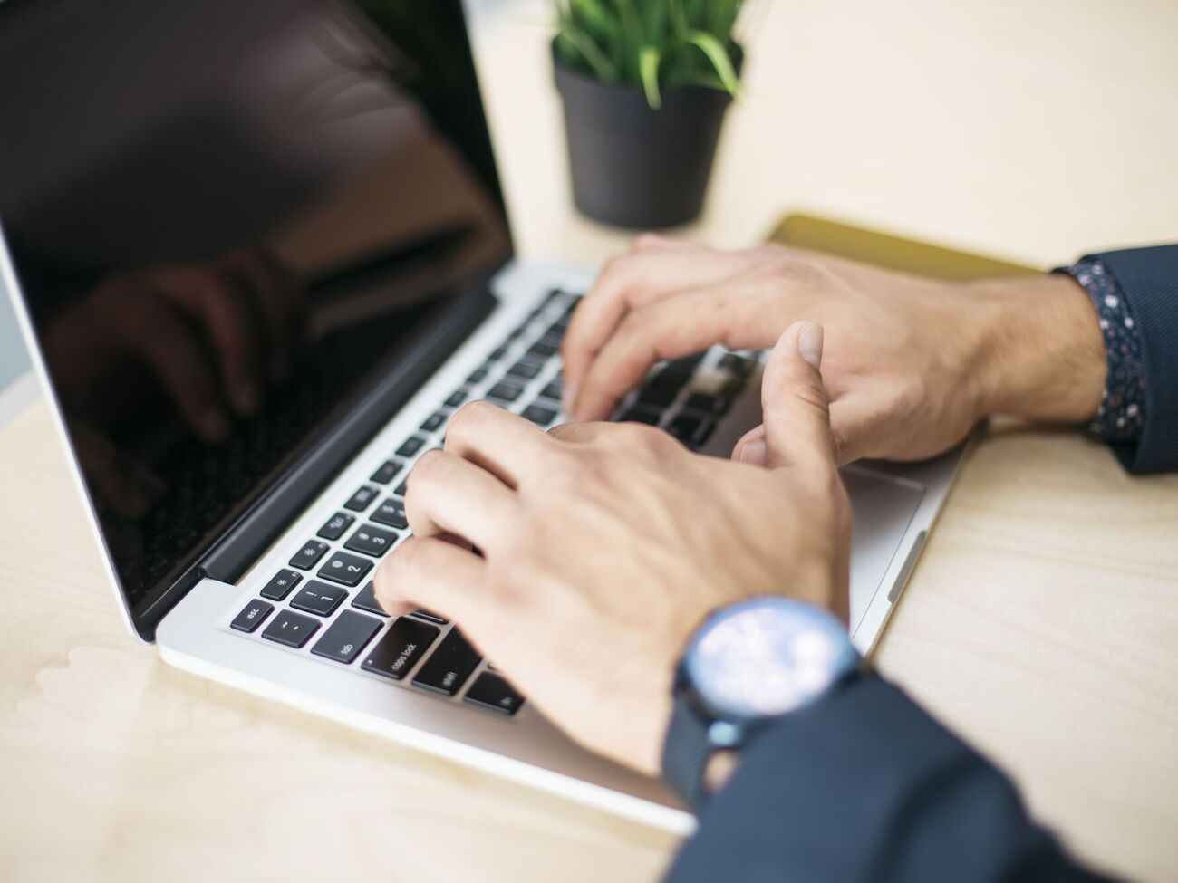 Неизвестный выдавал себя за Порошенко в общении с иностранцами