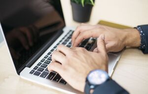 Неизвестный выдавал себя за Порошенко в общении с иностранцами