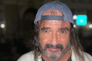 Хаит был актером "Джентльмен-шоу" и сценаристом "Голые и смешные"