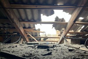 Росіяни руйнують своїми обстрілами будинки в селах під Нікополем