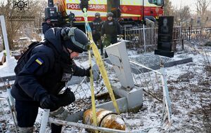 З одного із цвинтарів під Дніпром сапери вивезли і знешкодили російську ракету Х-59, яка не розірвалася