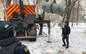 Саперы нашли в Киеве боевую часть российской ракеты