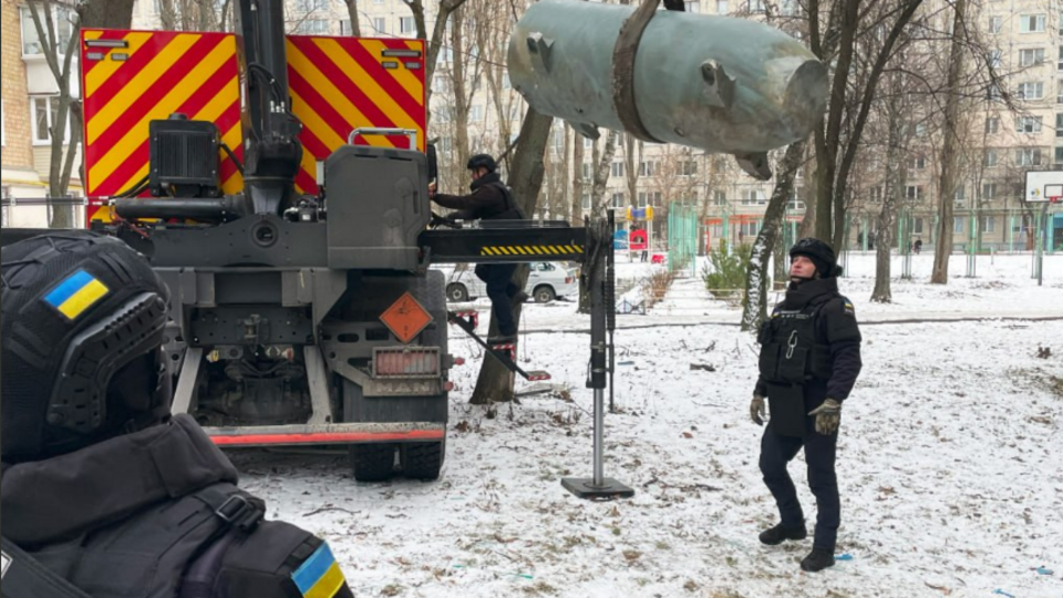 Саперы нашли в Киеве боевую часть российской ракеты