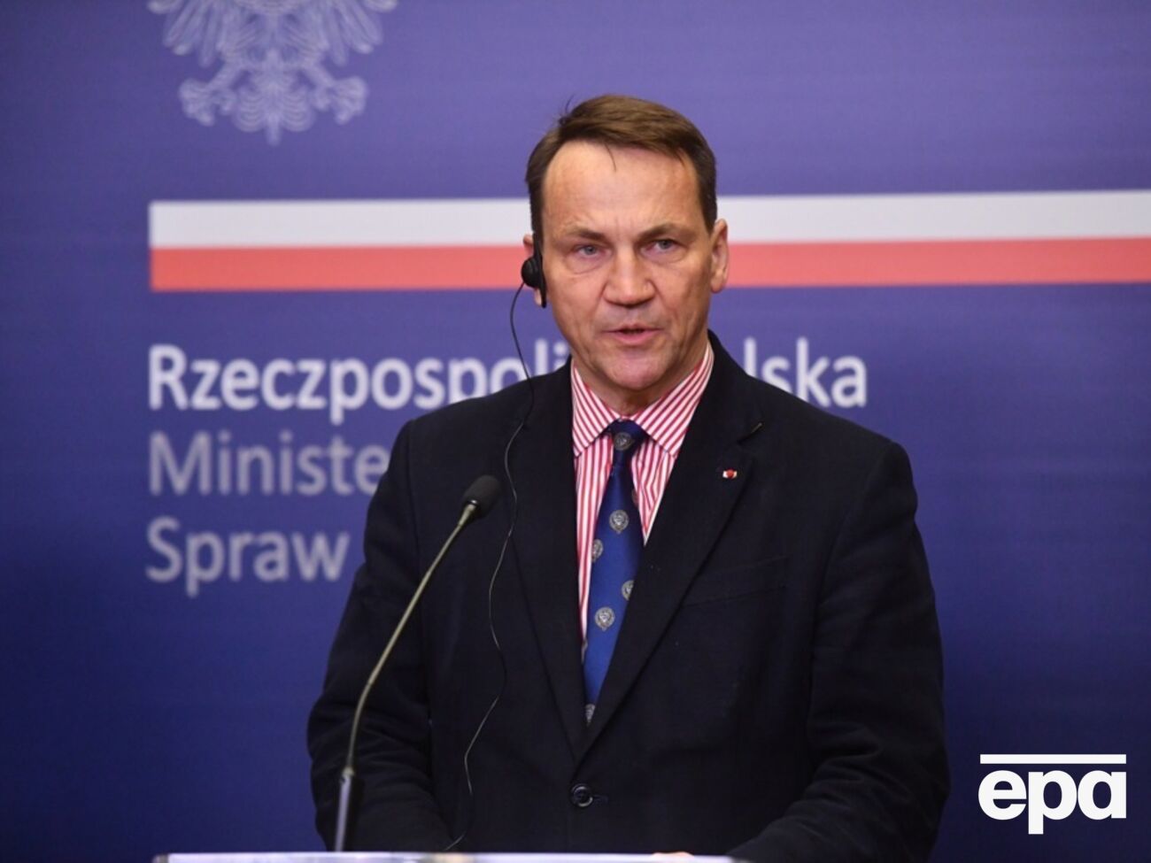 Сикорский: Нам нужно найти креативные решения, чтобы выровнять условия для конкуренции между дальнобойщиками из Украины и Польши