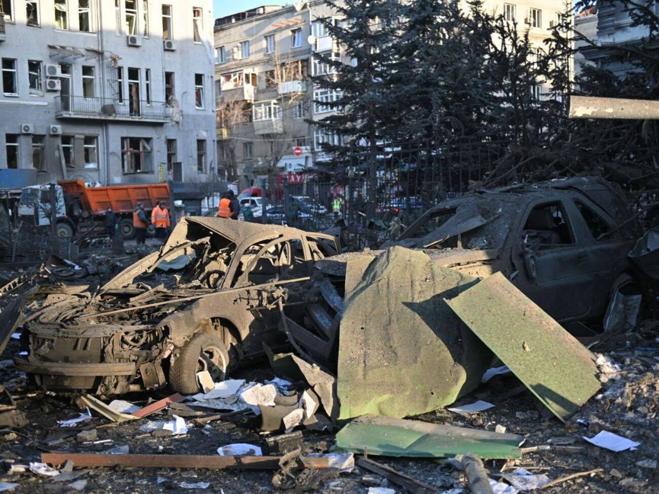 Оккупанты вечером 23 января ударили ракетами по центру Харькова, разрушено здание, девять пострадавших