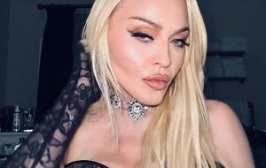 Мадонна является многодетной матерью