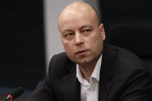 Банки вже готують до продажу, зазначив Драганчук