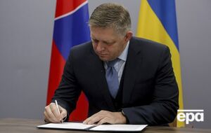 Фицо (на фото) и Шмыгаль подписали в Ужгороде совместное заявление