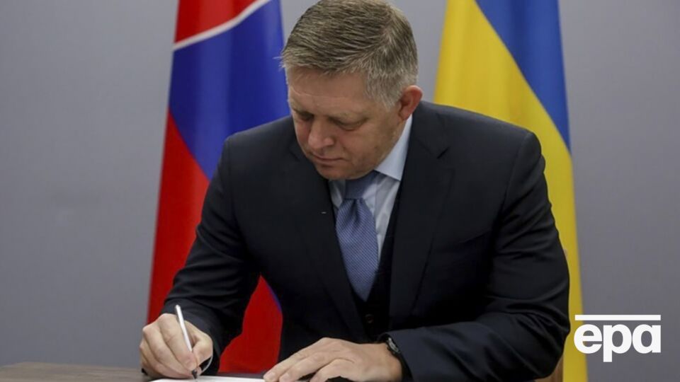 Фицо (на фото) и Шмыгаль подписали в Ужгороде совместное заявление