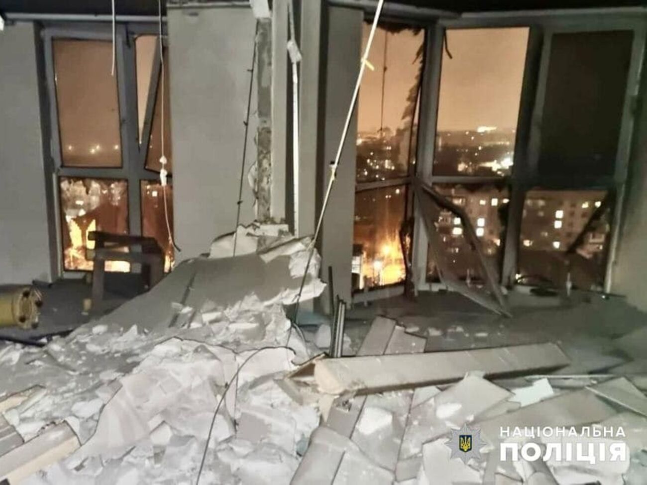Вогнеборці загасили пожежу в одеській новобудові після атаки РФ дронами, зазначили в міськраді