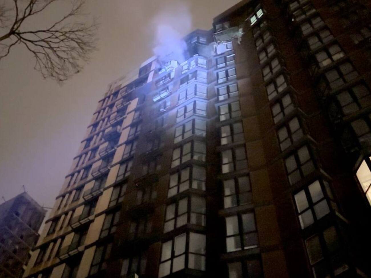 Один із дронів, поціливши в частково заселену багатоповерхову новобудову в Хаджибейському районі Одеси, призвів до пожежі