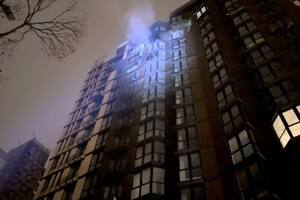 Один із дронів, поціливши в частково заселену багатоповерхову новобудову в Хаджибейському районі Одеси, призвів до пожежі