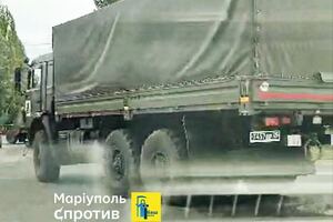 В Мариуполе наблюдается активное движение российских машин с боекомплектом, отметил Андрющенко
