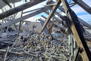 Уночі загарбники вдарили по Олексієво-Дружківці, там зруйновано три будинки, пошкоджено 10 будинків та інтернат
