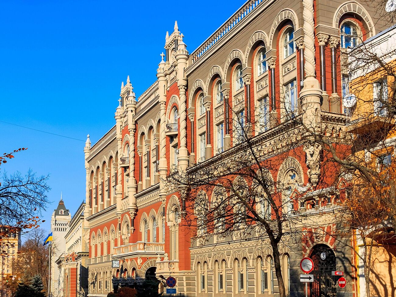 В НБУ заявили, что считают целесообразным сохранить учетную ставку неизменной