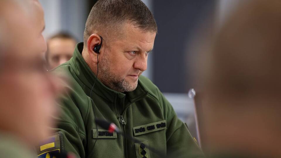 Залужный проинформировал собеседника о том, как Украина противодействует вражеским ракетным ударам