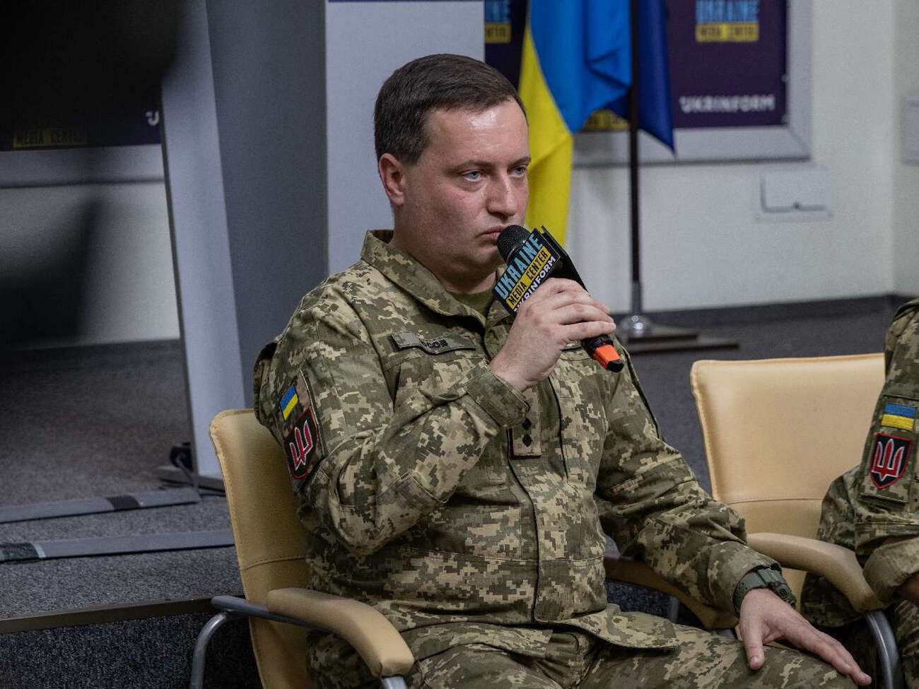 Ил-76М был замечен в аэропорту Энгельс-2, который используется РФ для обеспечения боекомплектом стратегической авиации, отметил Юсов