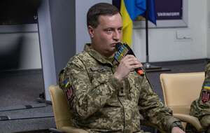 Ил-76М был замечен в аэропорту Энгельс-2, который используется РФ для обеспечения боекомплектом стратегической авиации, отметил Юсов