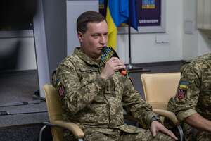 Ил-76М был замечен в аэропорту Энгельс-2, который используется РФ для обеспечения боекомплектом стратегической авиации, отметил Юсов