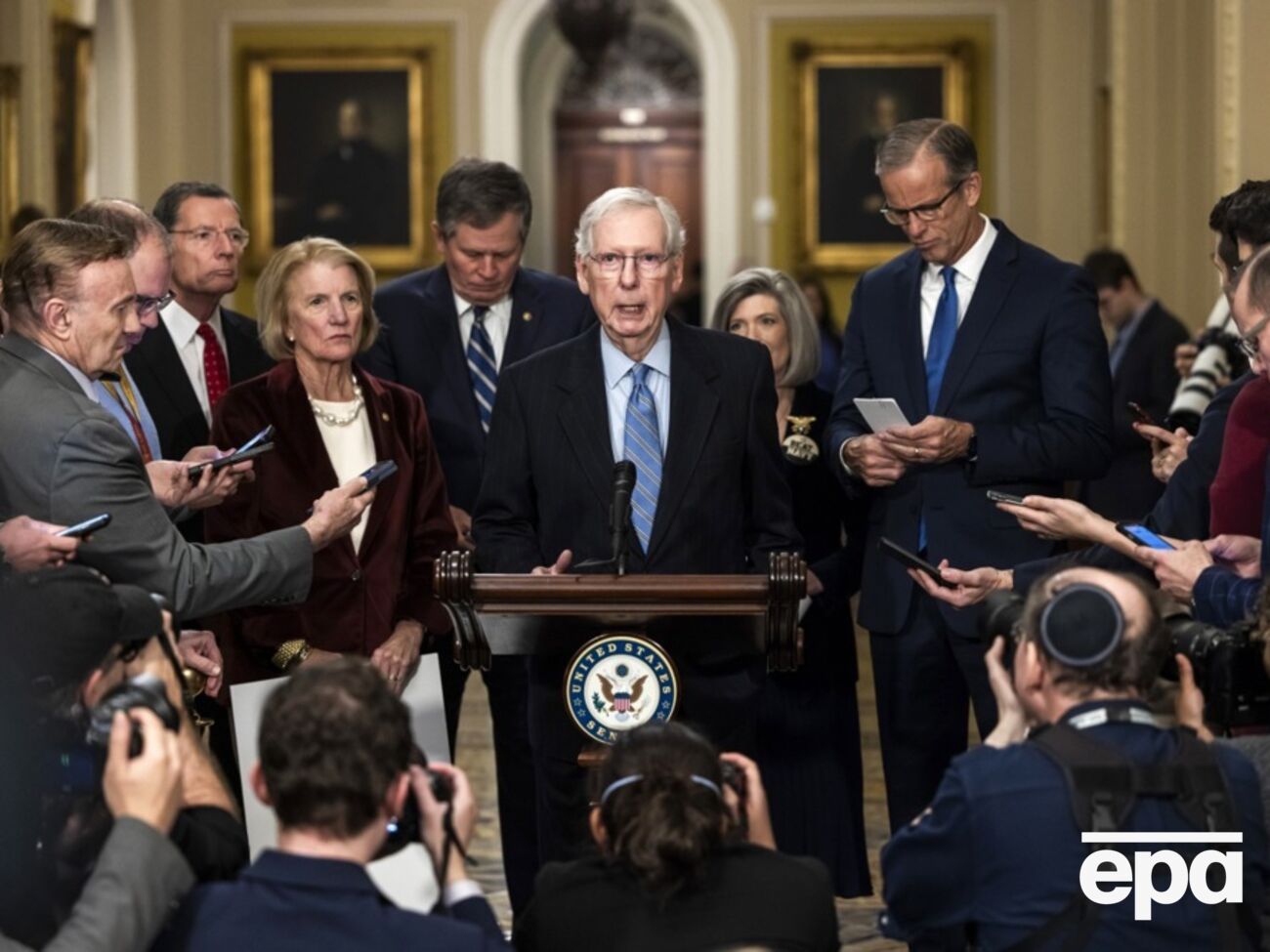 В интересах США разрушить военную мощь РФ, не жертвуя при этом своими солдатами, считает Макконелл