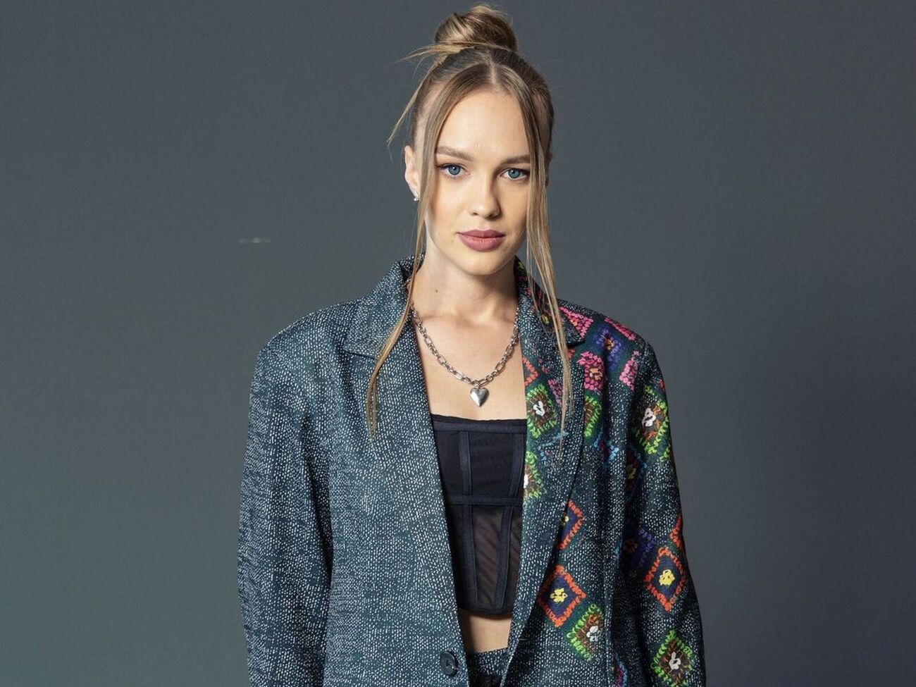 Anka: Если послушать обе эти песни, там общего кроме слов "палала" и "падала" нет. Разные стили, разные смыслы