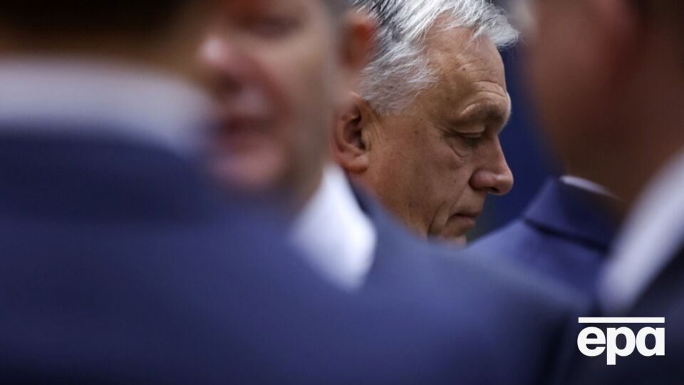 За даними Politico, після "багатьох років м'якого підходу" до Орбана європейські дипломати дали зрозуміти, що готові піти на "ядерний варіант"
