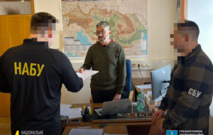 По данным СМИ, подозрения вручили экс-депутатам Виктору Баранскому и Виталию Саутенкову