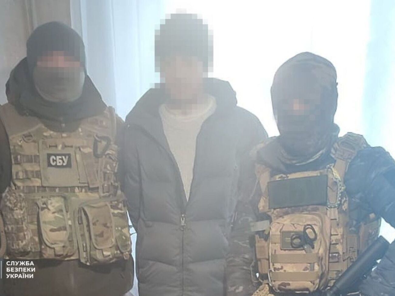 По данным СБУ, фигурант готовил для агрессора схему расположения фортификационных сооружений и инженерных заграждений на территории региона
