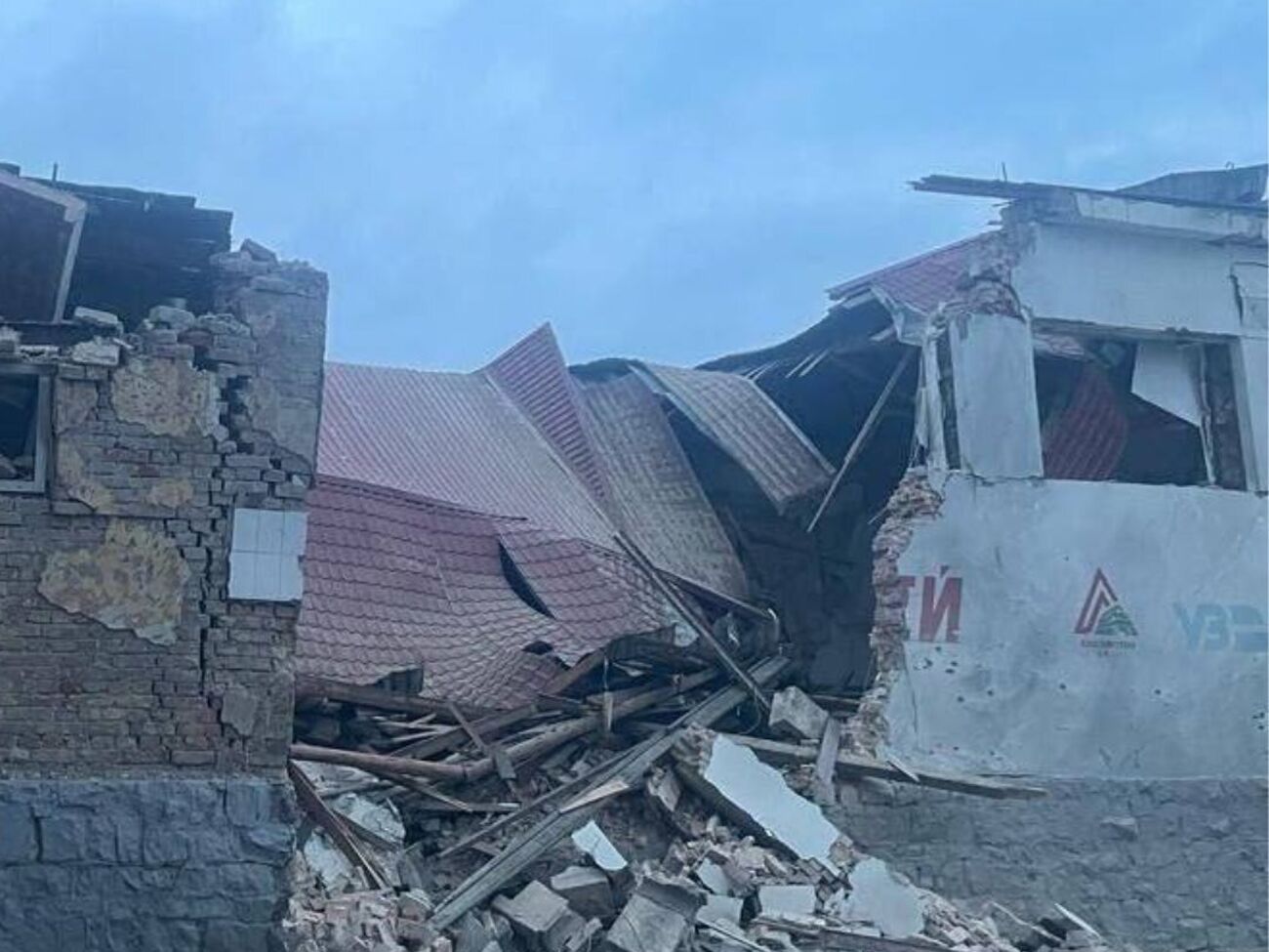 Унаслідок атаки 23 січня на Київ до служби порятунку надійшло 176 повідомлень про вибухи й займання