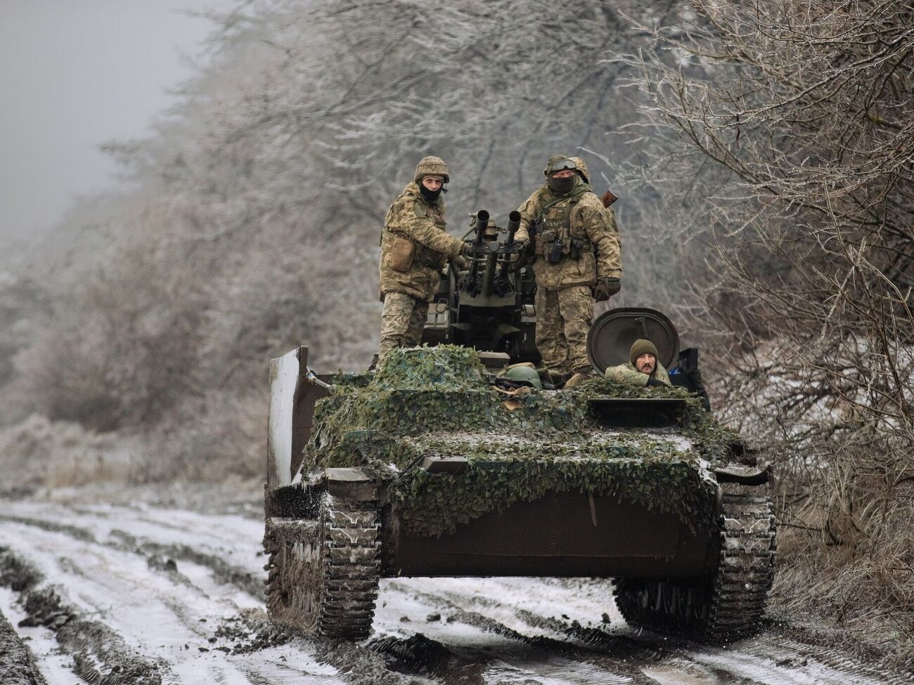 Українські військові завдають окупаційним військам втрат у живій силі й техніці, виснажують ворога вздовж усієї лінії фронту
