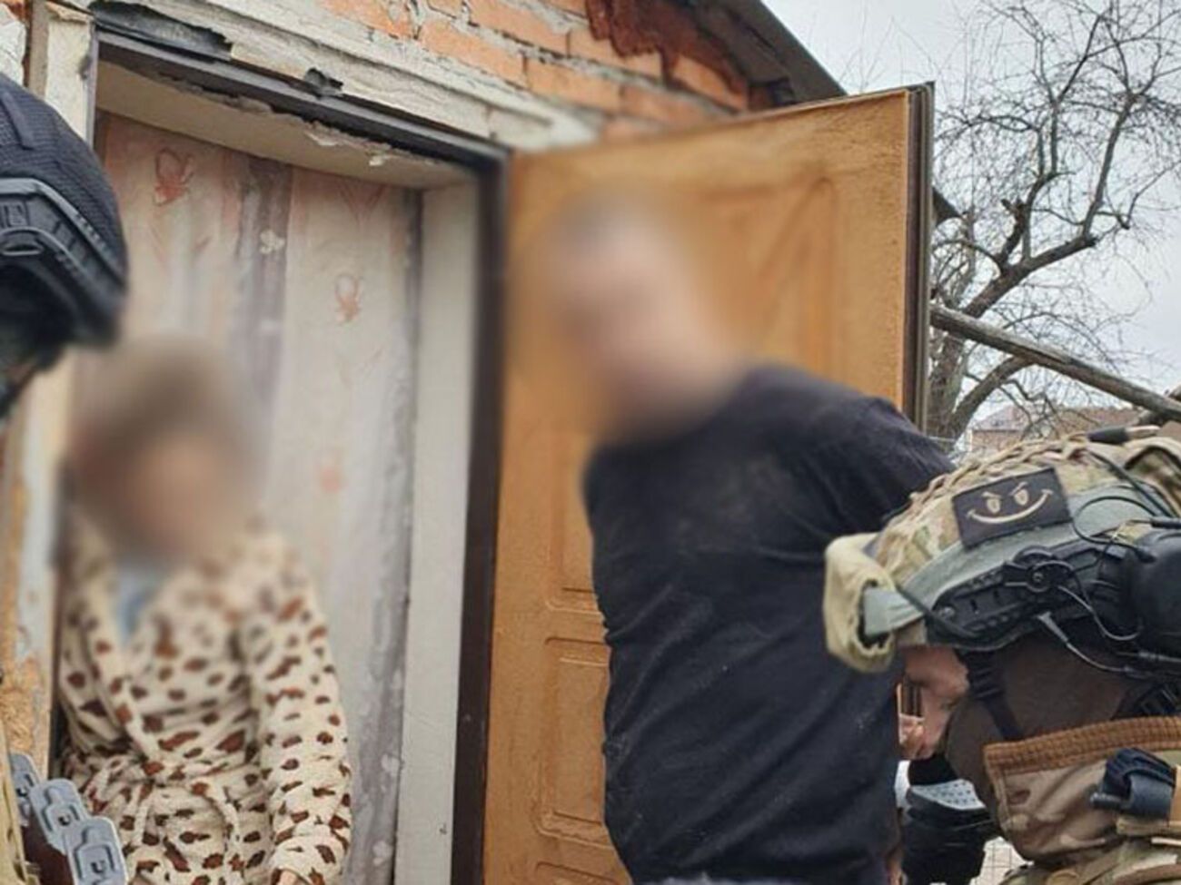 21 января полицейские заявили, что установили личности пятерых подозреваемых в нападении на квартиру журналиста