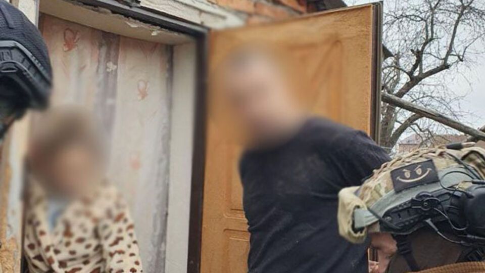 21 января полицейские заявили, что установили личности пятерых подозреваемых в нападении на квартиру журналиста