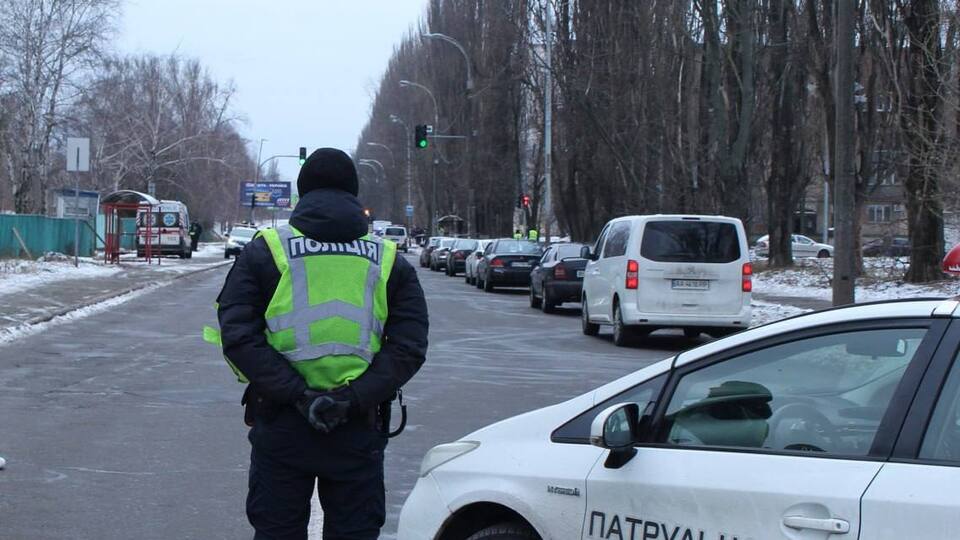 У патрульній поліції закликали водіїв бути уважними і не допускати самовільного руху автомобілів