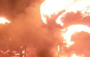 У Полтавській ОВА повідомили, що ліквідація пожежі внаслідок російської атаки на промисловий об'єкт у Кременчуцькому районі триває