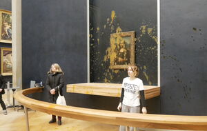 "Мону Лизу" в Лувре активистки атаковали для того, чтобы привлечь внимание к проблемам в сельском хозяйстве Франции