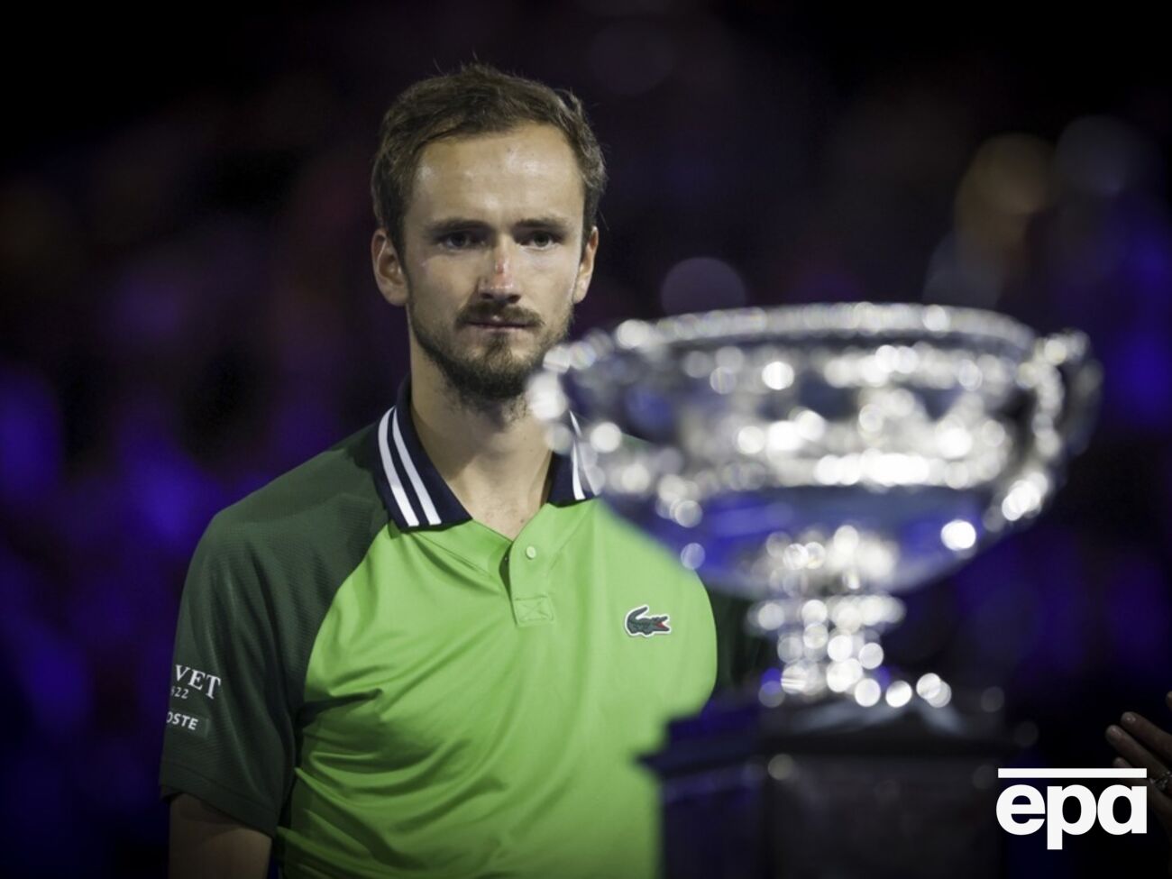 Медведев выиграл первые два сета, однако затем проиграл следующие три в финале Australian Open