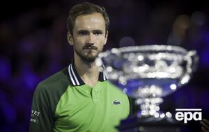 Медведев выиграл первые два сета, однако затем проиграл следующие три в финале Australian Open