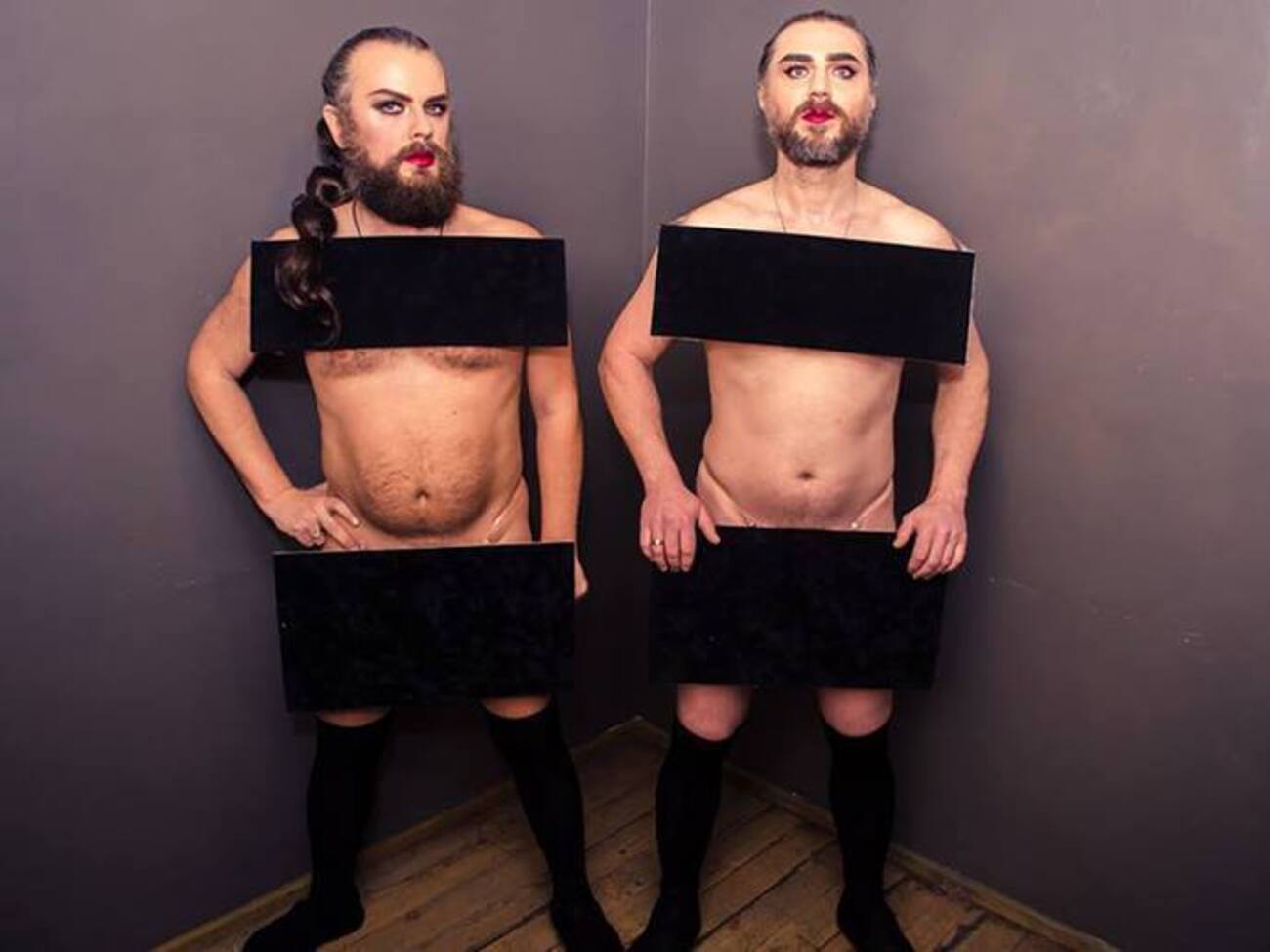 Музиканти зазвичай виступають без одягу й білизни